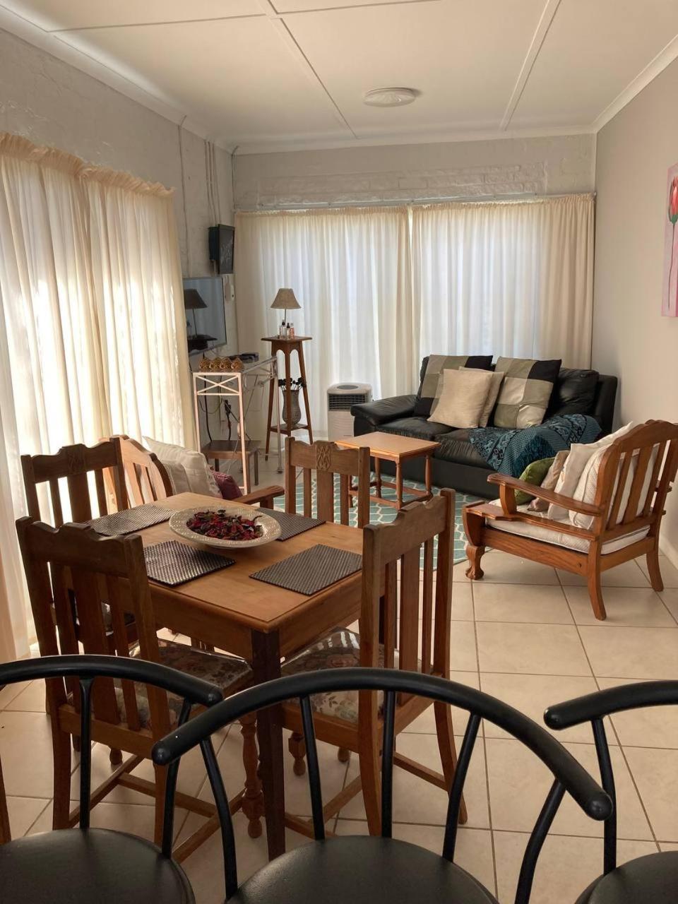 57 On Wellington Accommodation Колчестер Экстерьер фото