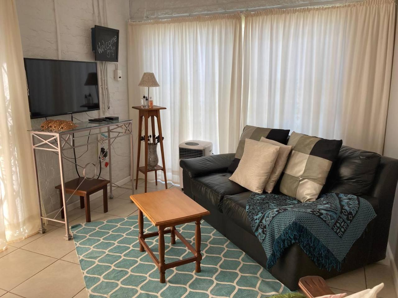 57 On Wellington Accommodation Колчестер Экстерьер фото